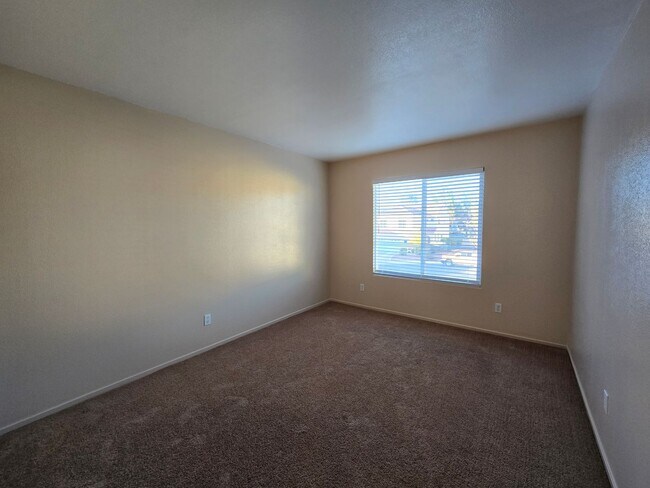 Building Photo - Spacious Two-Story Home in a Cul-de-Sac Location