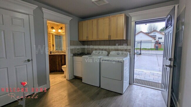 Building Photo - 4520 S Thompson Ave