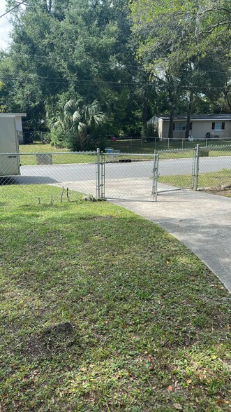 Building Photo - 2235 Looking Glass Ln