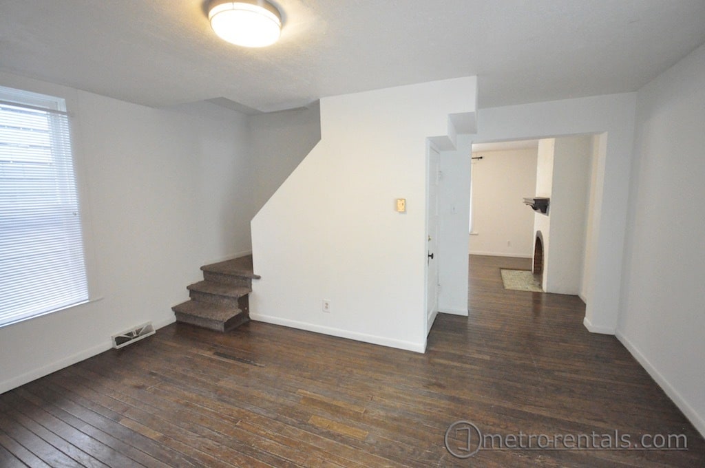 den/offic - 2179 Summit St