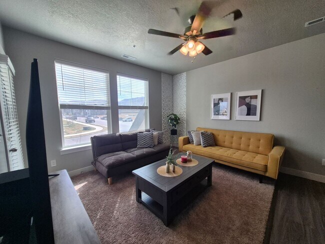 Building Photo - Charming 3 Bed Riverton Condo Minutes from Mountain View Village!!!