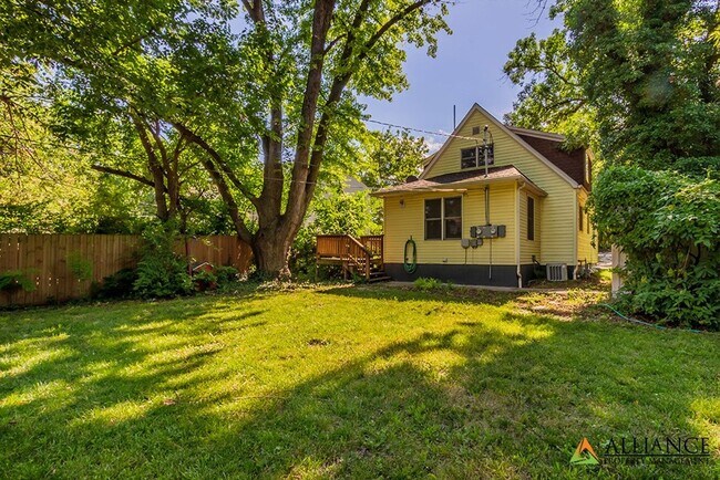 Building Photo - 1404 Legore Ln