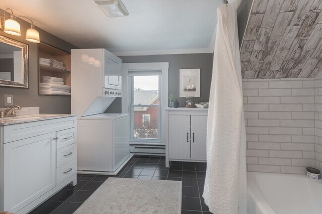 Building Photo - 36 Saxton St