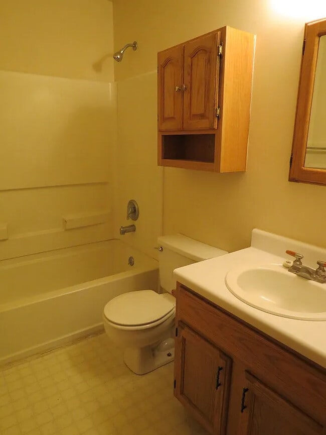 Building Photo - 2129 Brett Ct