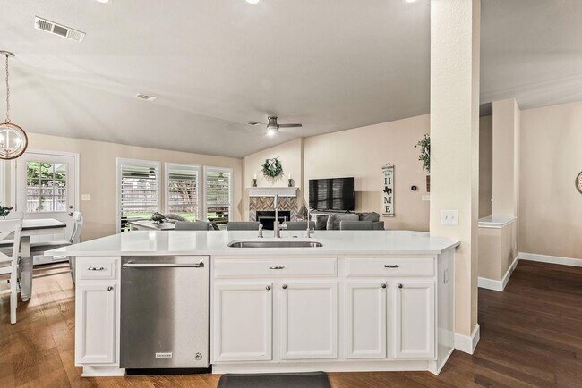 Building Photo - 4221 N Summercrest Loop