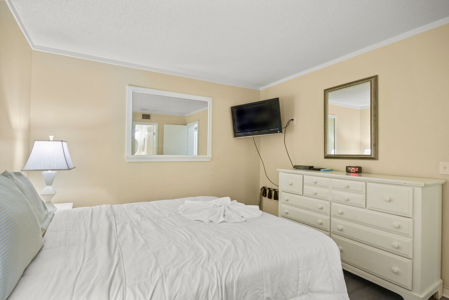 Building Photo - 5905 S Kings Hwy