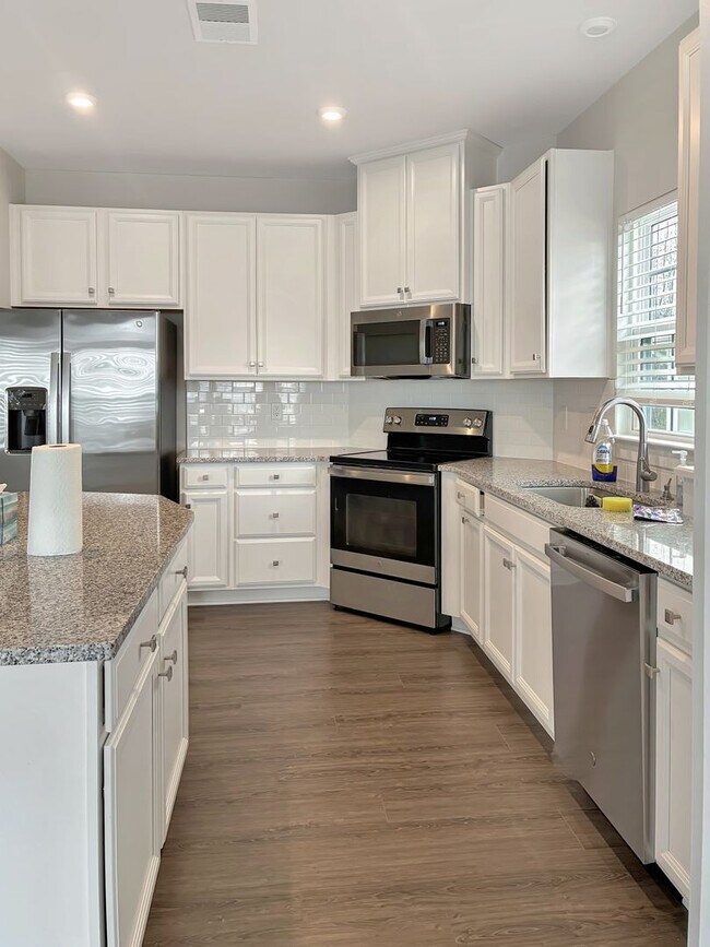 Building Photo - New and Modern Three Bedroom in Bon Air