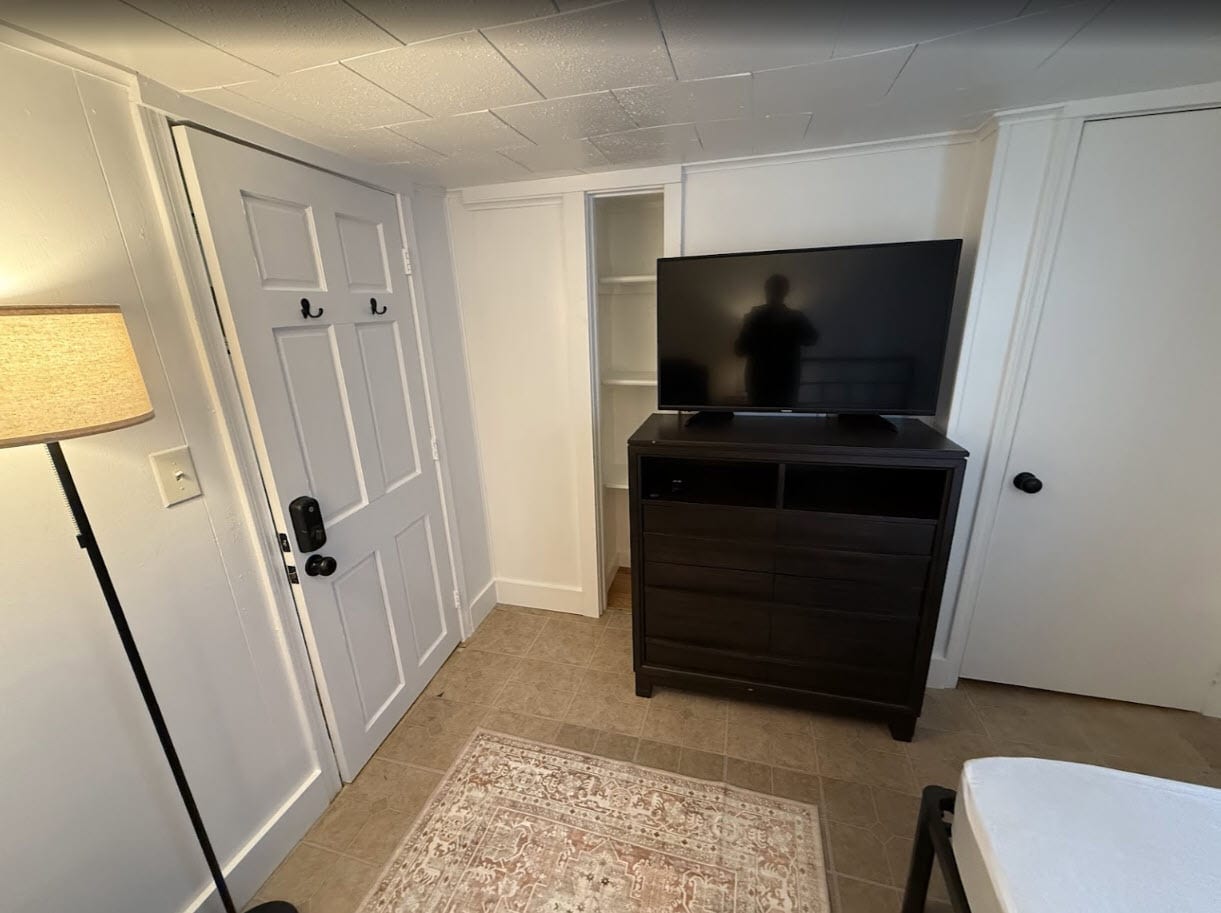 Building Photo - 47 Oak Ter