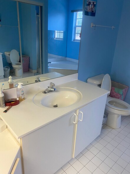 Building Photo - 9678 Royal Palm Blvd