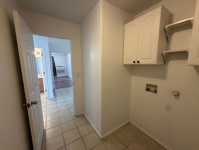 Building Photo - 1405 Secret Valley Dr SW