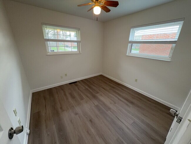 Building Photo - 5754 Nightingale Ct