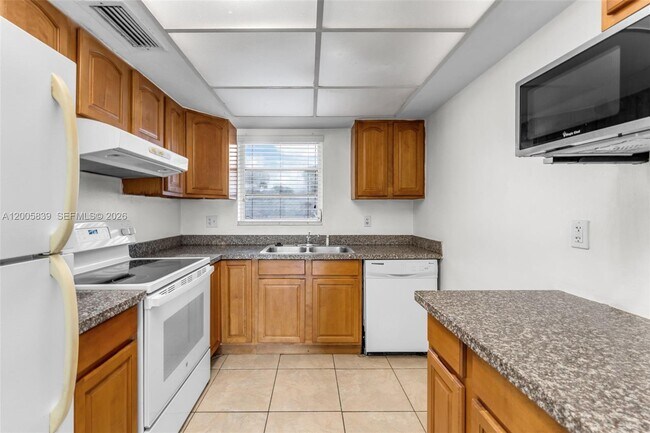 Building Photo - 7560 SW 82nd St