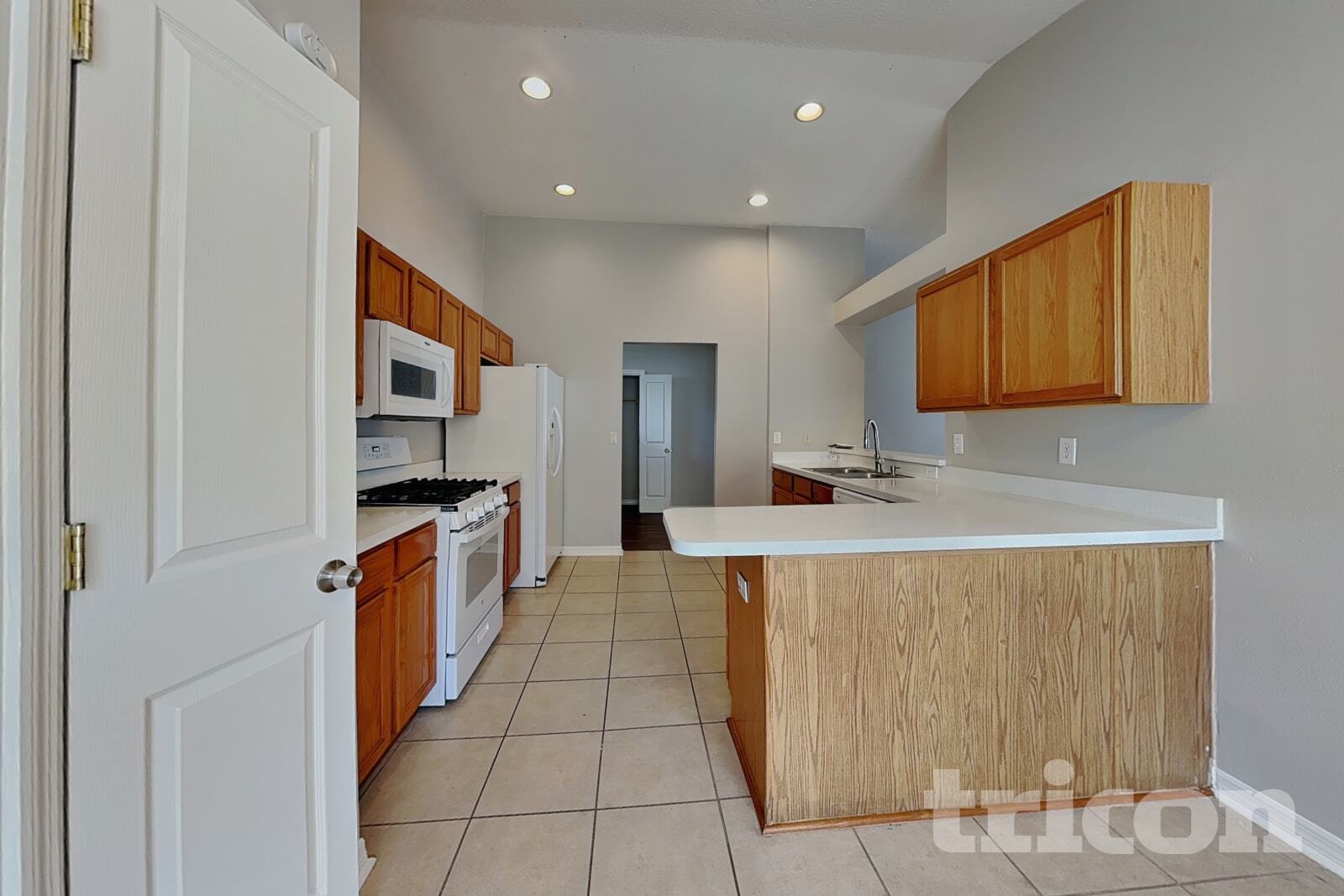 Building Photo - 6816 Monarch Park Dr