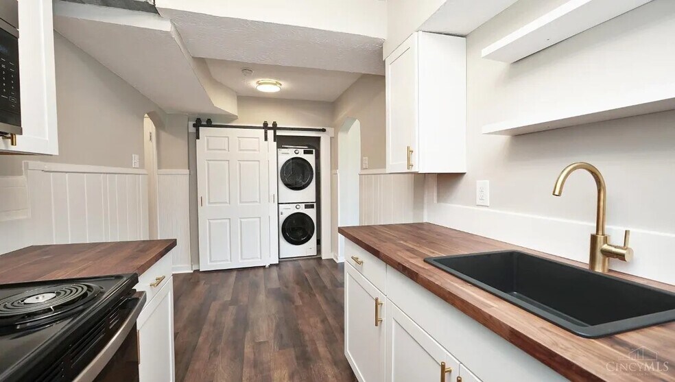 Building Photo - 2992 W McMicken Ave