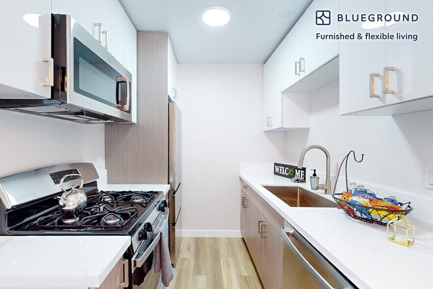 Building Photo - 407 N Broadway