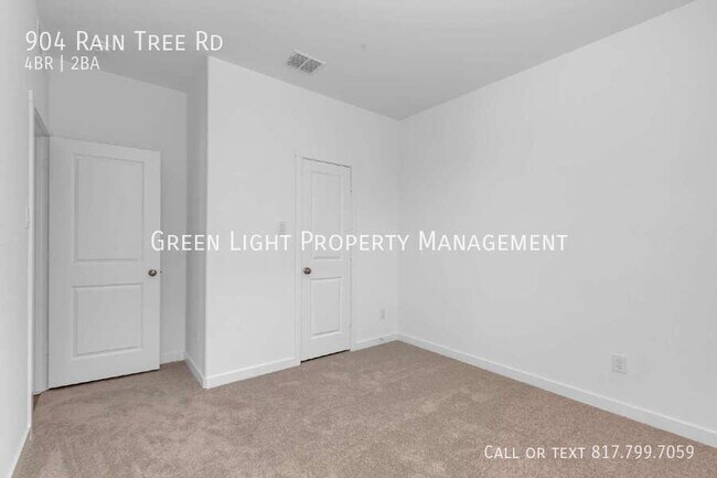 Building Photo - 904 Raintree Rd