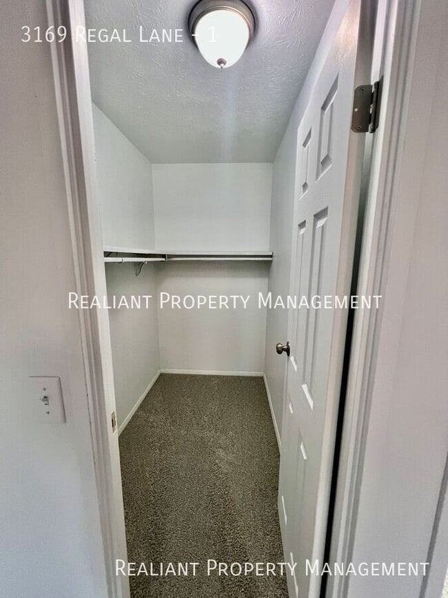 Building Photo - Newly Renovated 2-Bedroom Apartment with M...