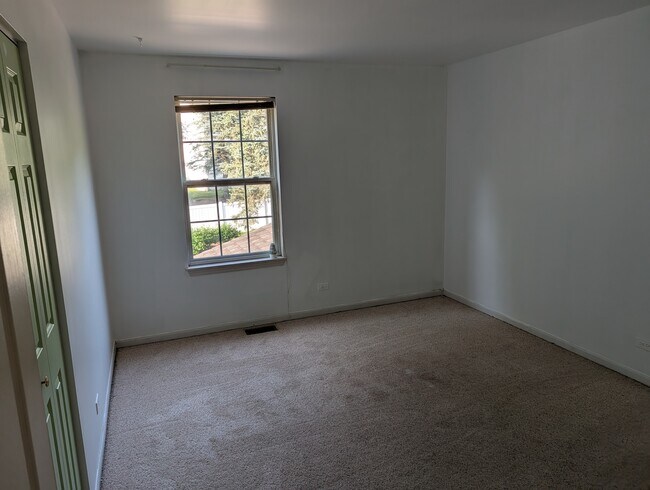 Building Photo - 843 E Princeton Cir