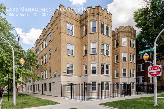 Building Photo - 3055 W Argyle St