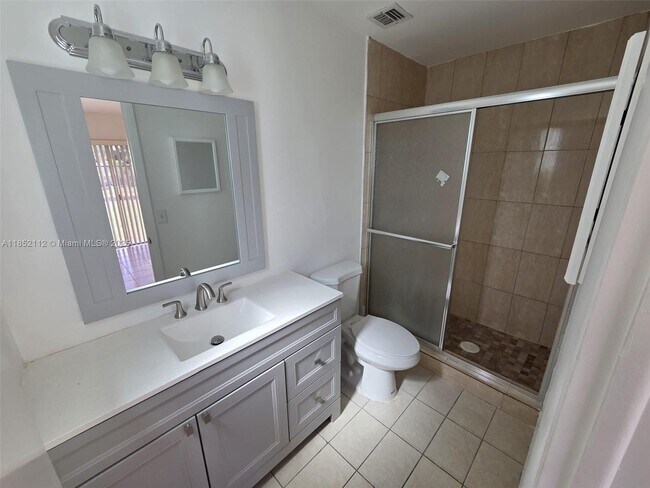 Building Photo - 9430 S Meadows Cir
