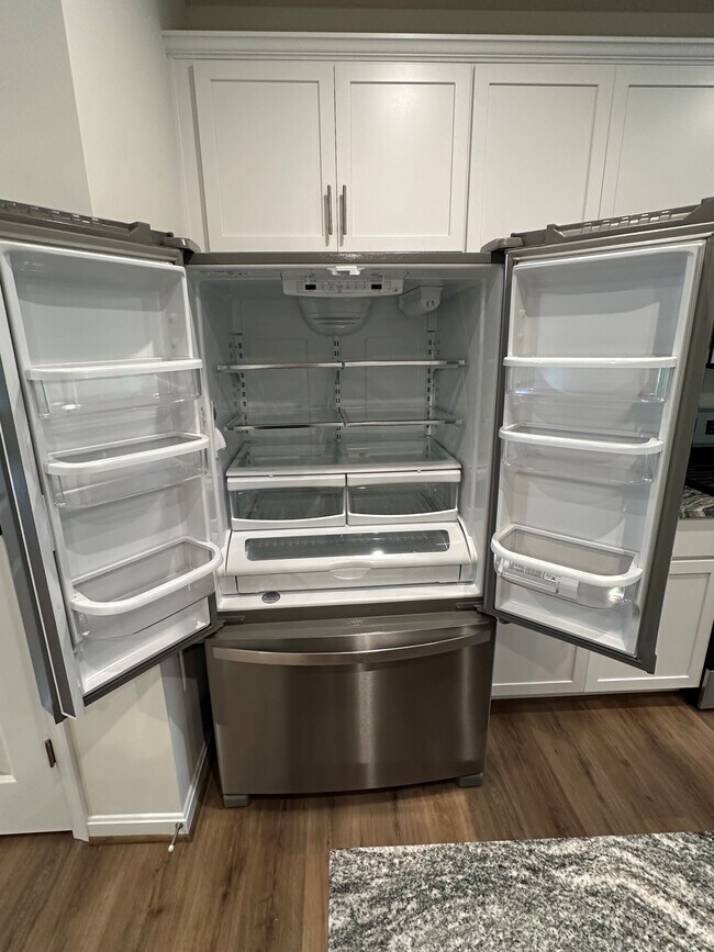 Building Photo - 1104 Thomas Trl