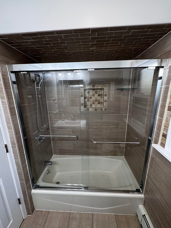 Building Photo - 6500 Columbia Ave