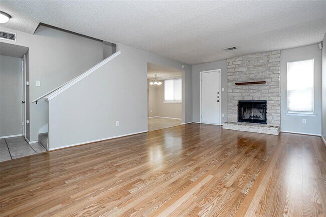 Building Photo - 3611 Gable Dr