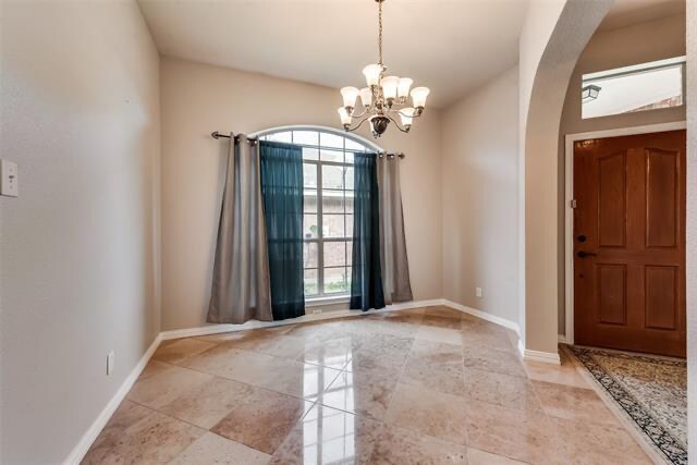 Building Photo - 912 Churchhill Dr