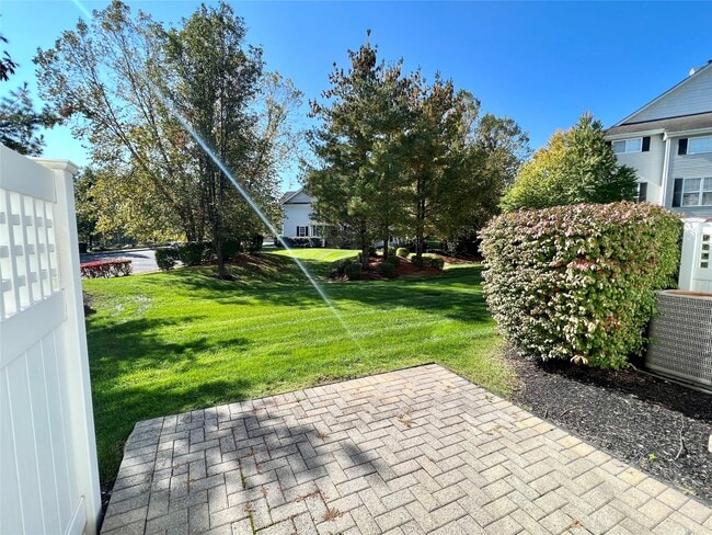Building Photo - 3 Country Club Dr