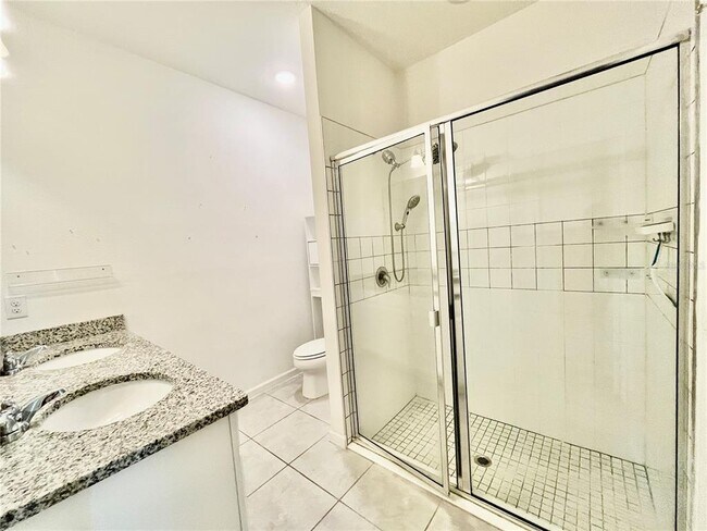 Building Photo - 421 Disa Dr