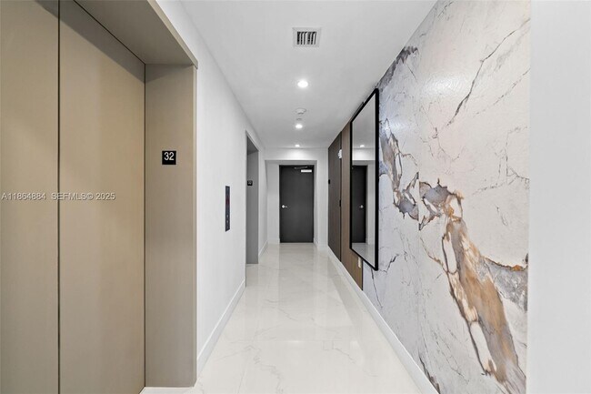 Building Photo - 700 NE 24th St