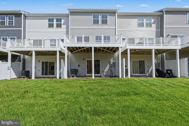 Building Photo - 36110 Wilderness Shores Way