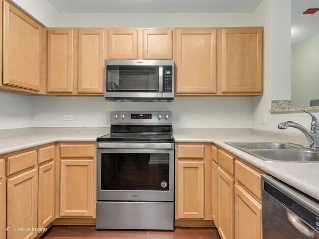 Building Photo - 345 N La Salle Dr