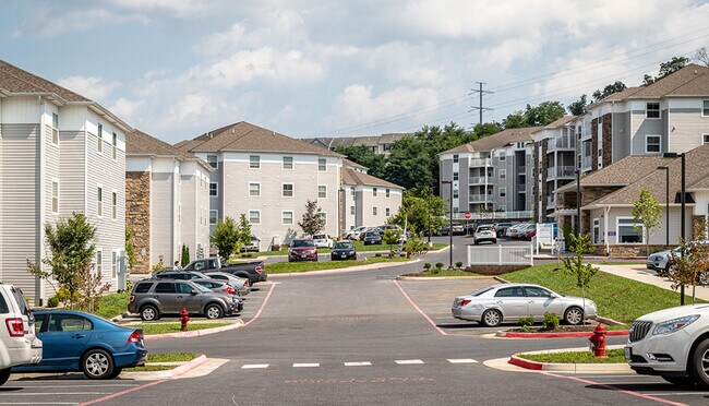 Building Photo - 2402 Clubhouse Ct