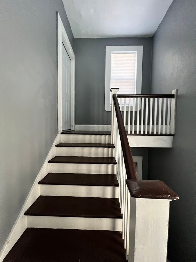 Building Photo - MOVE IN READY