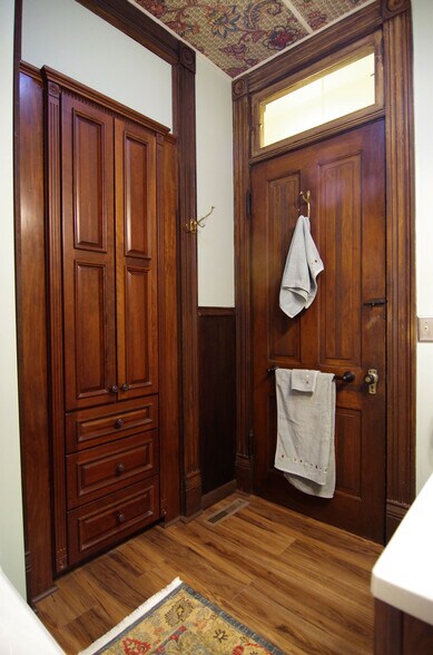 Bathroom storage and door to hallway - 418 N Main St