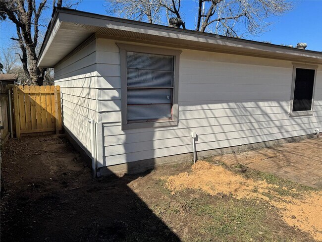 Building Photo - 10206 Buena Park Dr