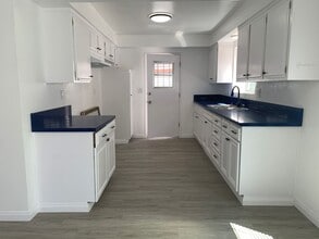 Building Photo - 4334 W 145th St