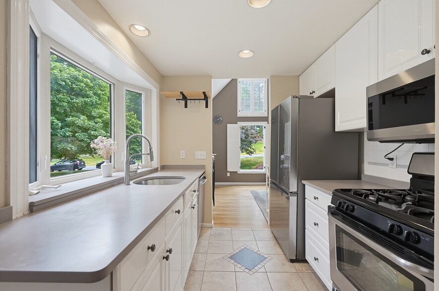Building Photo - 33 Brimstone Way