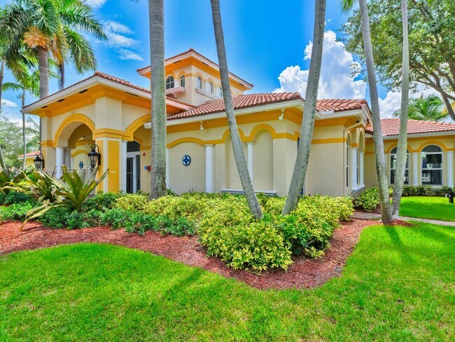 Building Photo - 2891 S Greenleaf Cir