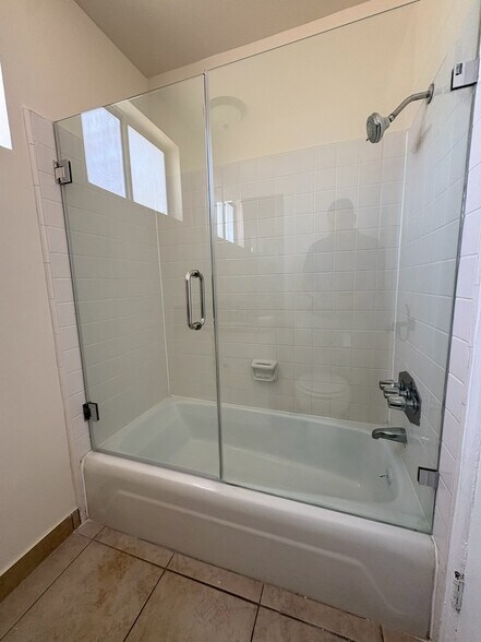 Building Photo - 4055 W 129th St
