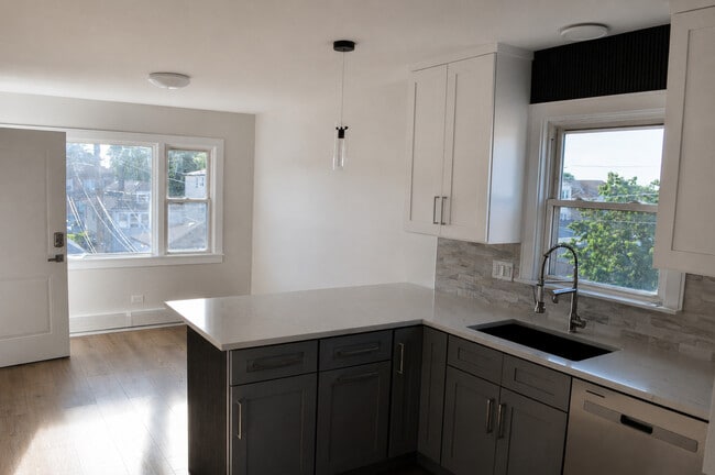 Building Photo - 2720 N Menard Ave