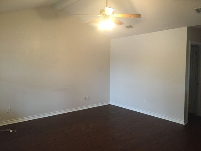 Building Photo - PET FRIENDLY! PRICED RIGHT! SUBLEASE AVAIL...