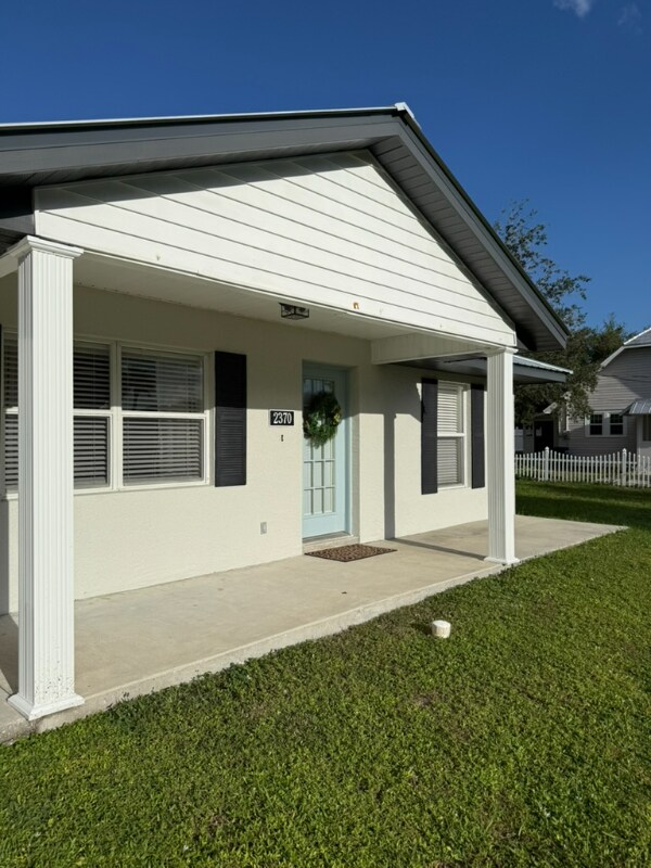 Building Photo - 2370 Lakeview Dr