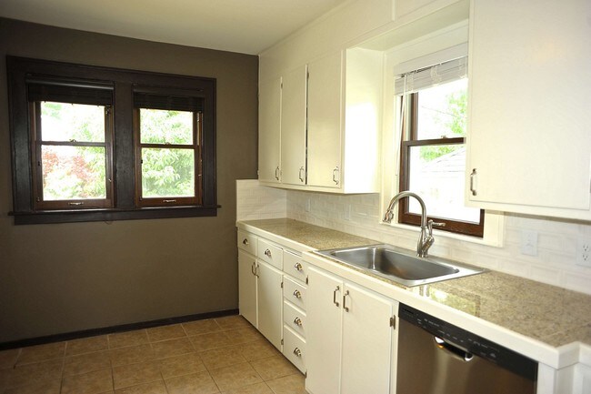 Building Photo - 1213 Lake Michigan Dr NW