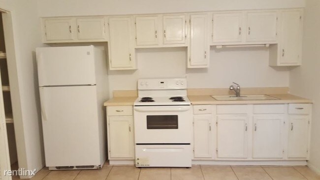 Building Photo - 2405 14th St Dr W