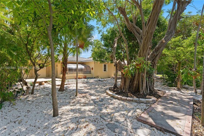 Building Photo - 1845 Daytonia Rd