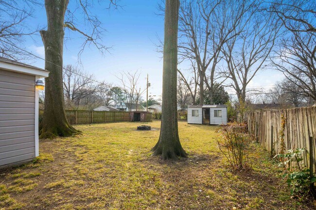 Building Photo - 1453 Colonial Rd