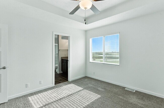 Building Photo - Near Lake Flanagan