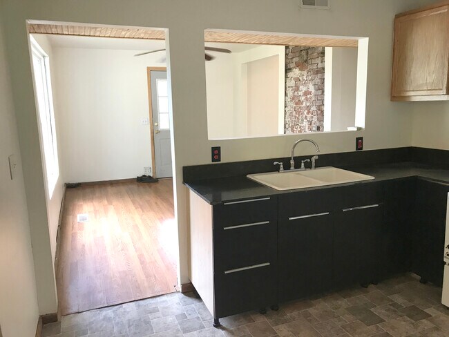 Building Photo - 1374 E Canal St